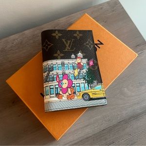 Louis Vuitton Vivienne Holiday Passport
Cover